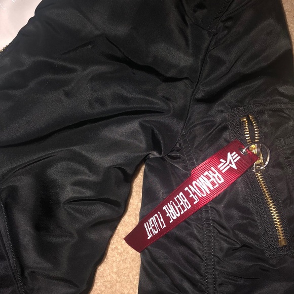 Alpha Industries Black Bomber - Picture 4 of 4